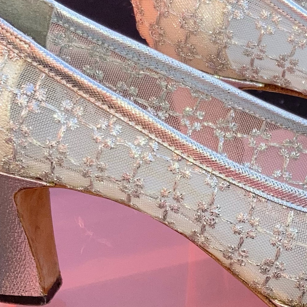 Saks Fifth Avenue Fenton Last Embroidered Floral Silver Cream Heels 7n Vintage — image 3 of 8